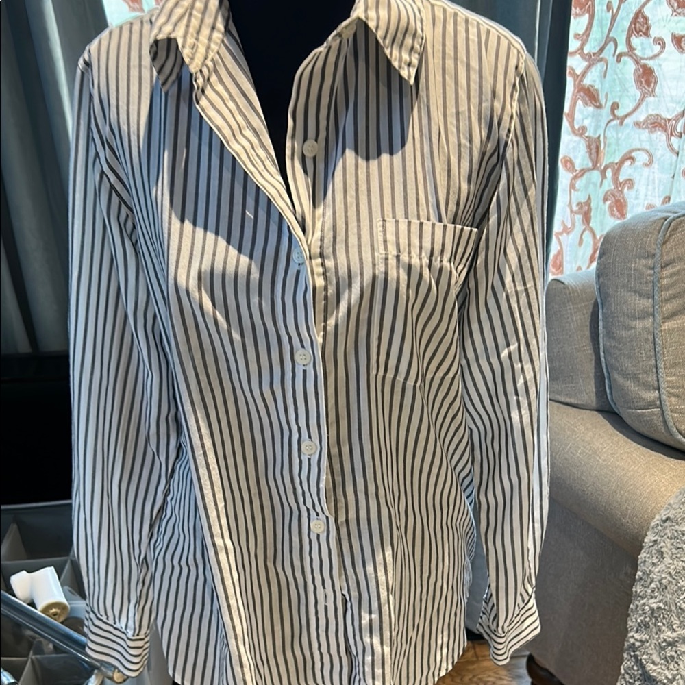 White and Black Fitted Button Down Shirt with Dress Shirt Collar